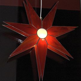 Lampor hängande: Röd stjärna